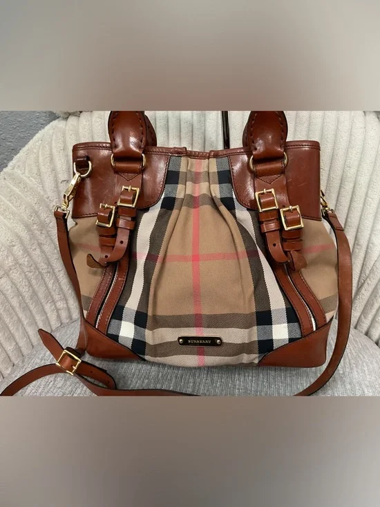 Burberry bags - Picture 2 of 16